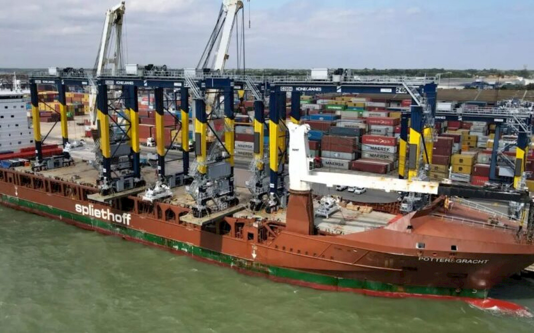 Port of Felixstowe Bolsters Operations with Arrival of New AeRTG Cranes image